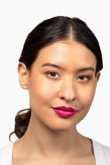 Aromi long-lasting lipstick color remains vibrant with minimal touch-ups