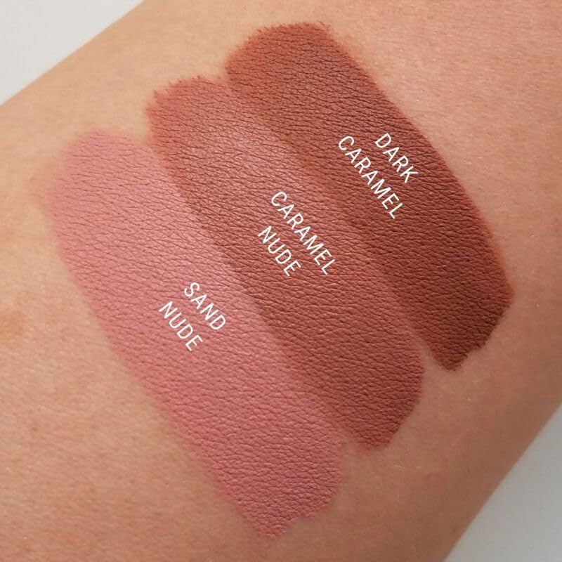 Aromi Sand Nude shade on lips with matte finish.