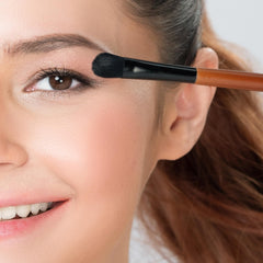 ARTDECO All In One Eye Primer before-and-after visual emphasizes extended eye makeup.