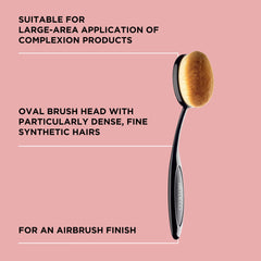 ARTDECO Medium Oval Brush cream application with precise, even coverage.
