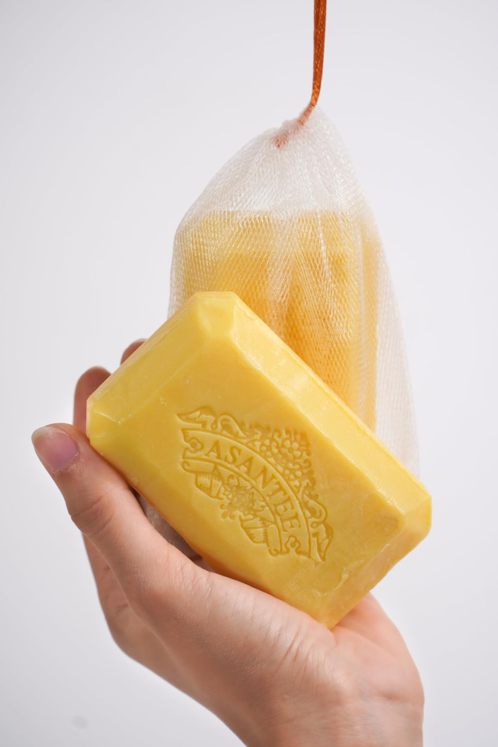 ASANTEE long-lasting luxurious lather for a pampering wash.