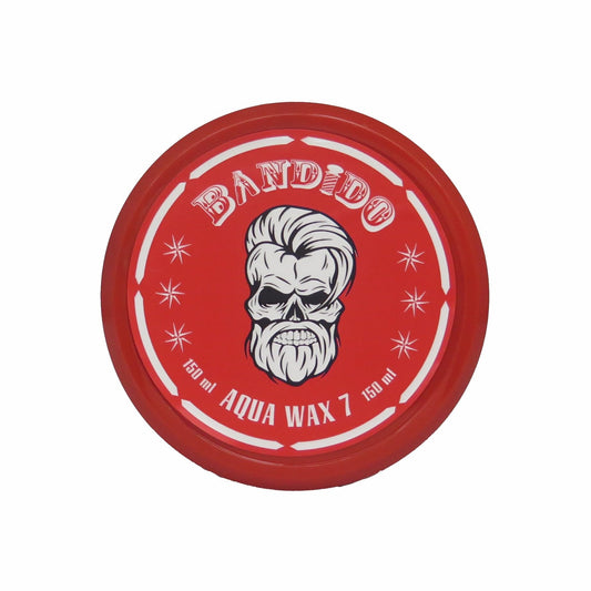 Bandido Aqua Wax 7 apply-hands close-up for easy styling control.