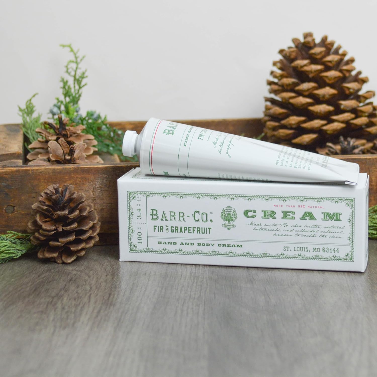 Cream texture with shea butter and aloe highlights nourishing ingredients