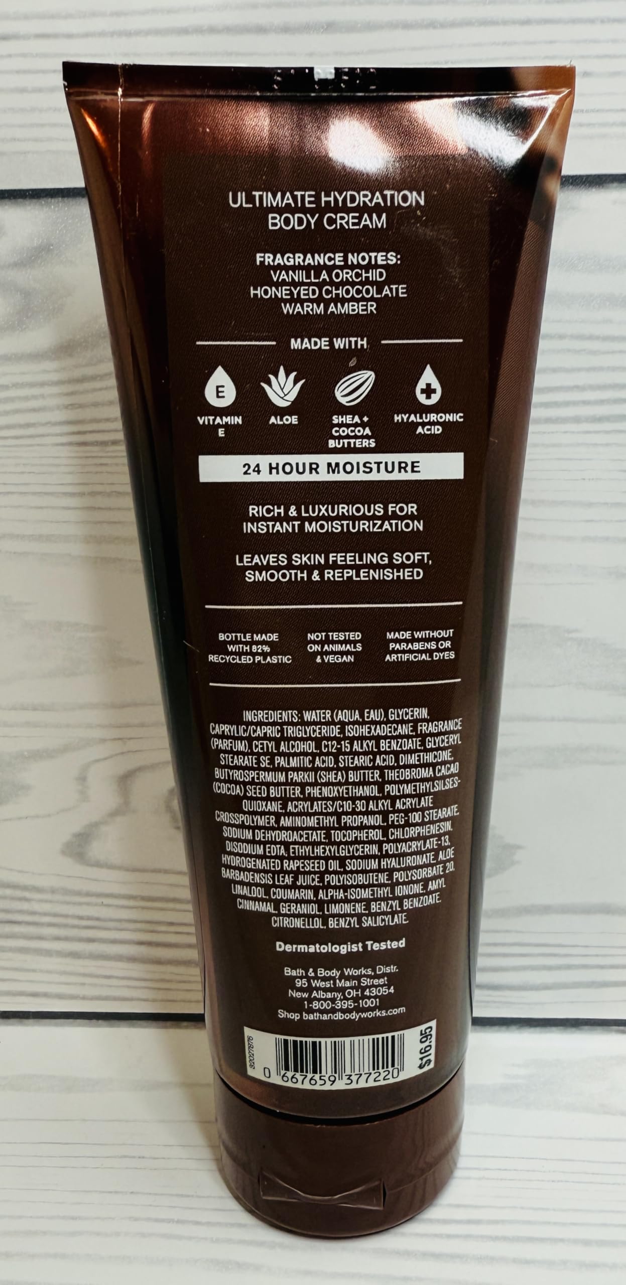 Bath & Body Works Chocolate Amber Ultimate Hydration Cream texture close-up emphasizing creamy consistency.