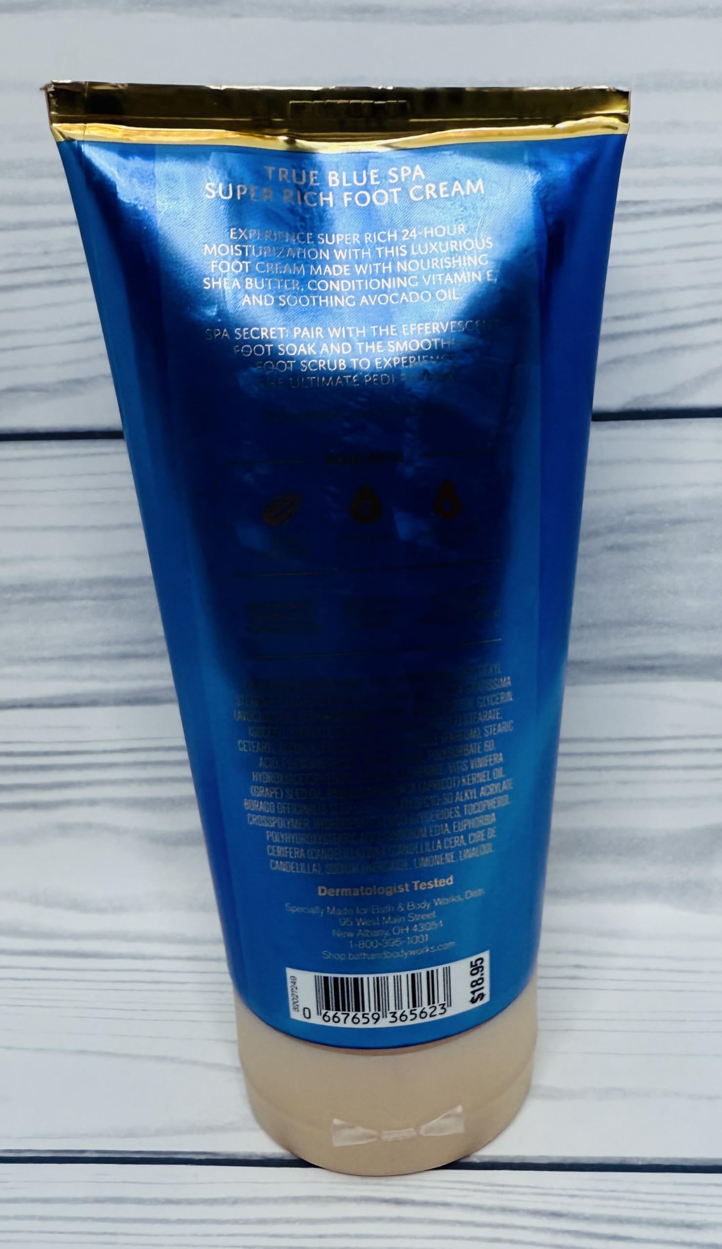 Close-up of ingredients showing shea butter, avocado oil and vitamin E.