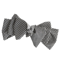 BBTDIN Christmas hair bow adds seasonal charm to ensembles.