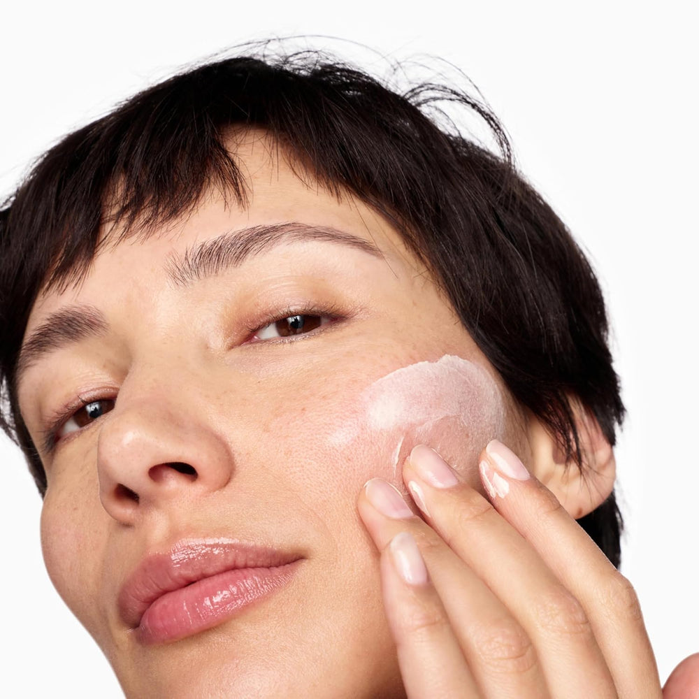 Beauty Pie Traceless Sunscreen Niacinamide close-up highlighting pore refinement