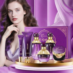 BEAUTYTURESS Close-up texture of cream and serum layers.