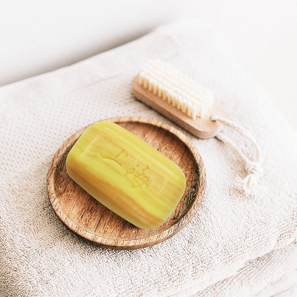 Bee and Flower Shanghai Sulfur Soap scent-detail, hints sulfur aroma characteristic.