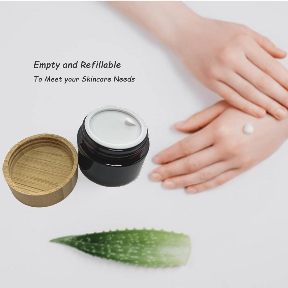 BEECO GIF2U wide-mouth cosmetic jar for easy filling of creams and masks.