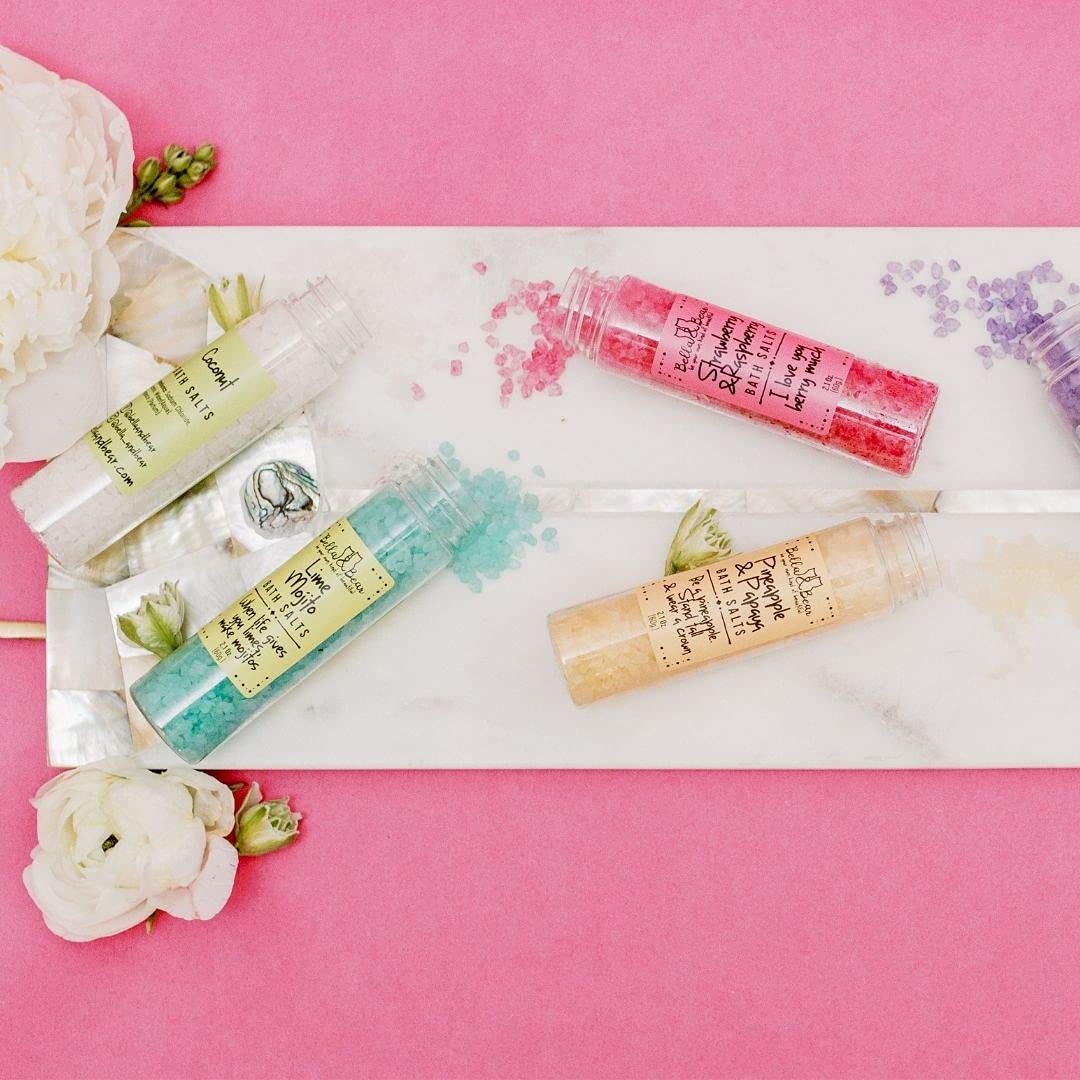 Cruelty-free vegan formula label on Bella and Bear jar