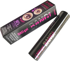 Benefit Bad Gal Bang Mascara Mini swatch on lashes illustrating dramatic lift and long wear.