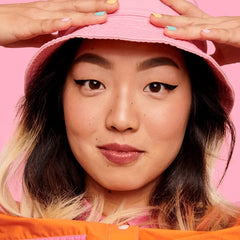 Finished brow look with long-lasting waterproof finish.