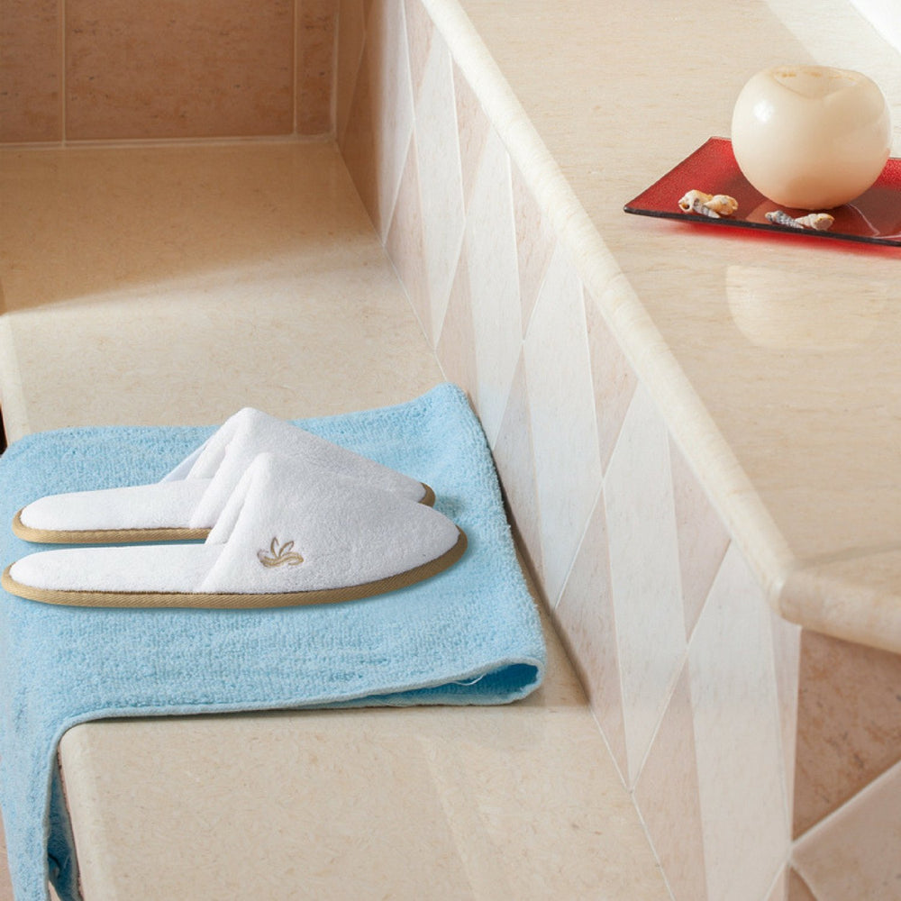 BERGMAN KELLY disposable slippers offer non-slip safety in guest rooms.