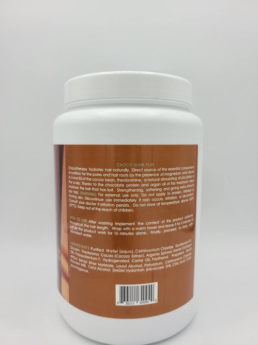 Bergotti G Ma Golez Intensive Theraphy Choco Mask Plus creamy texture ready for application on hair.