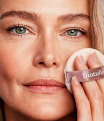Biotulin Hydrolon velvety finish swatch for even tone and hydration.