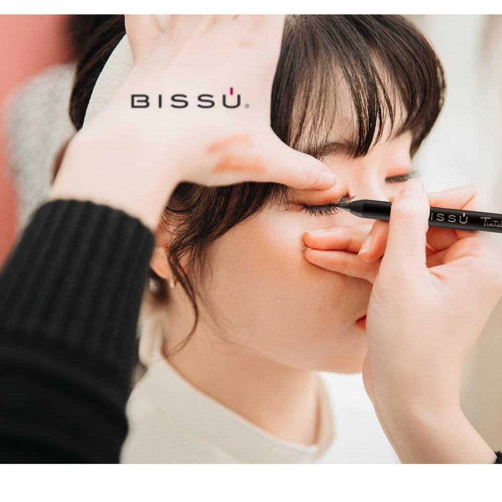 Bissú Tintaline Eyeliner long-lasting finish resists daily wear while staying bold.