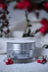 Bluelene mask texture close-up reveals creamy, soothing consistency for sensitive skin.
