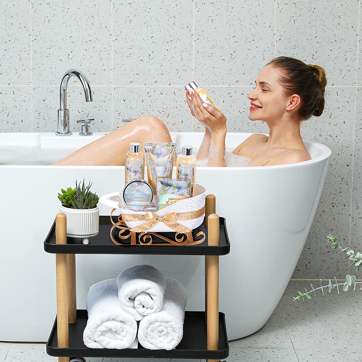 Body & Earth reusable bath tub gift set for sustainable gifting