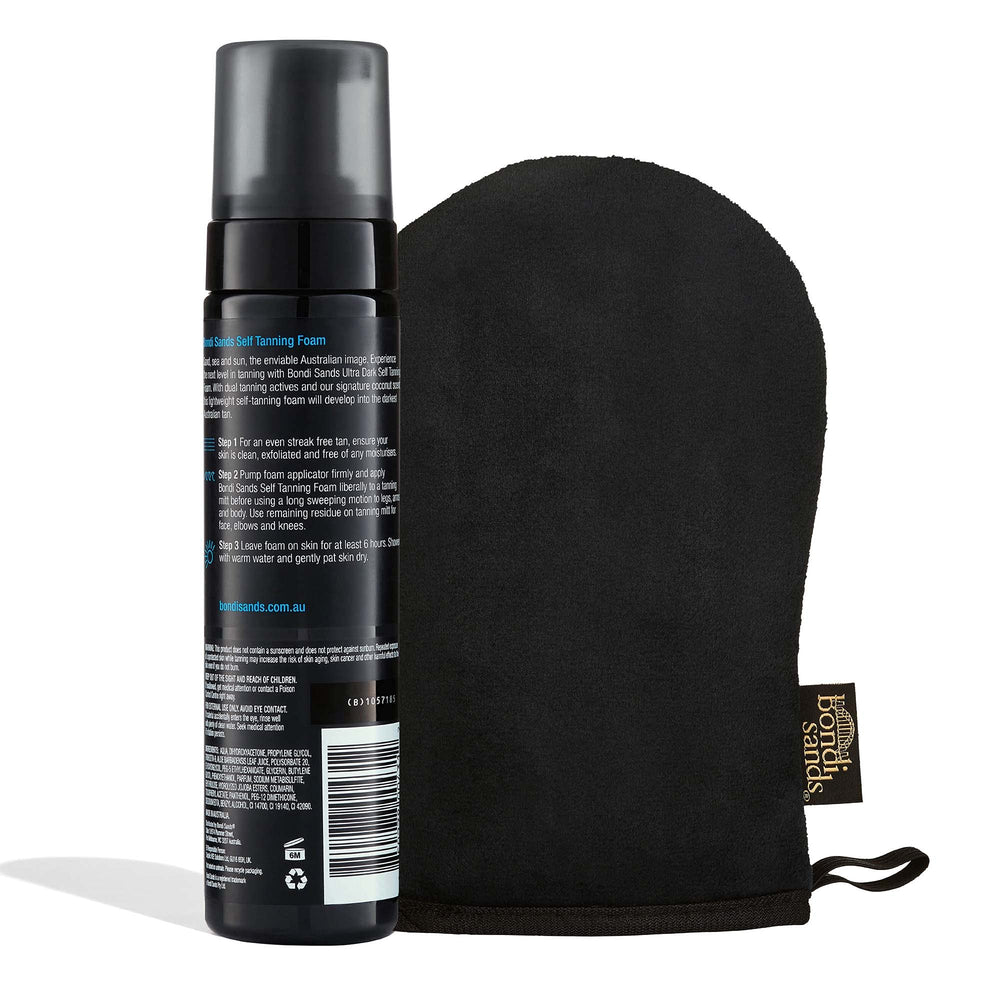 Bondi Sands application mitt double-sided enables streak-free application.