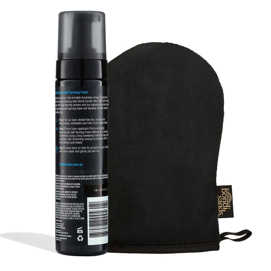 Bondi Sands application mitt double-sided enables streak-free application.