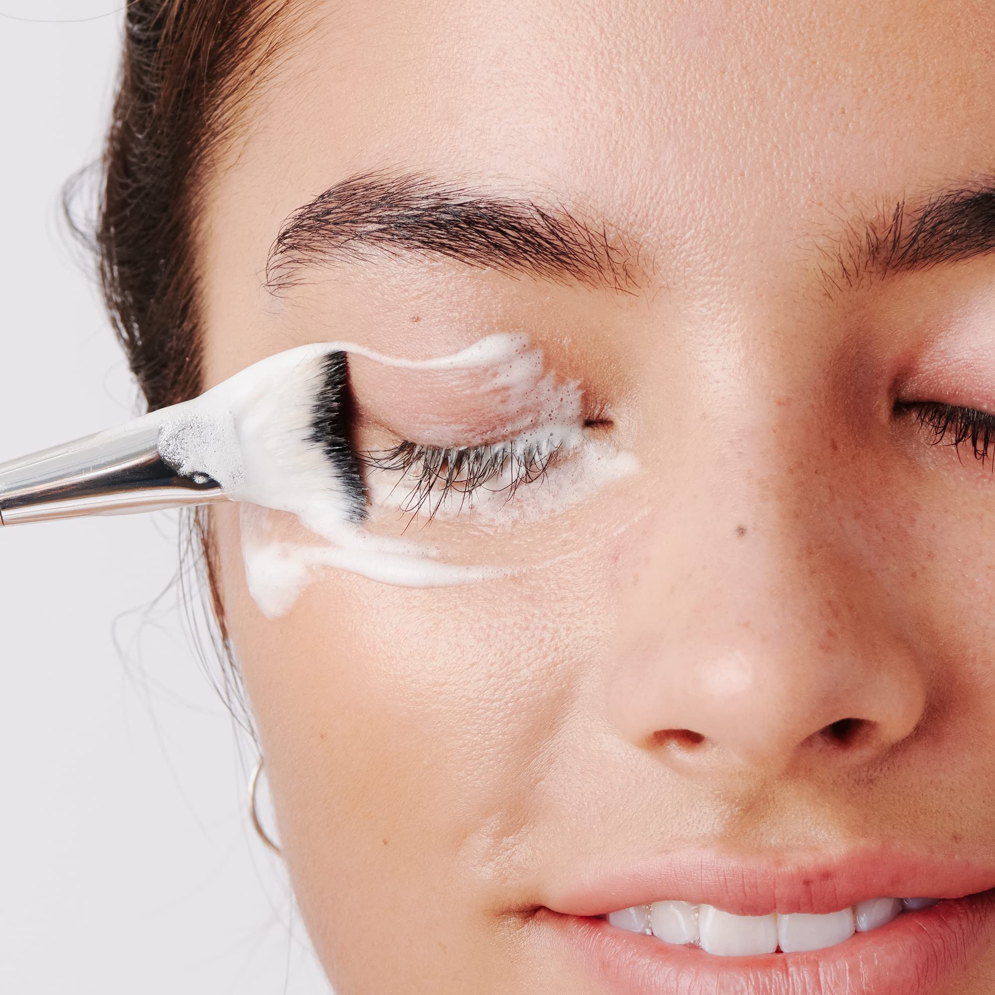 Borboleta Lash Bath Gel Cleanser being applied for gentle lash cleansing