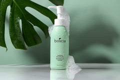 boscia Purifying Cleansing Gel green tea icon signals antioxidant protection and soothing effects.