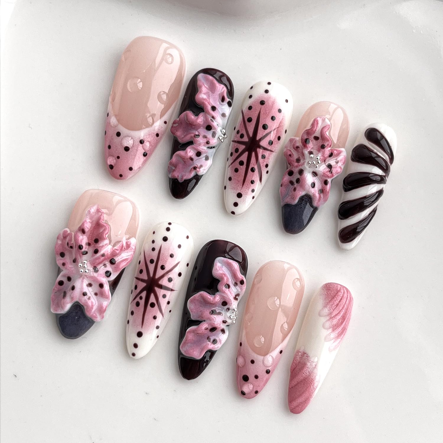 BRKYKGK almond press-on nails with French tip for elegant look