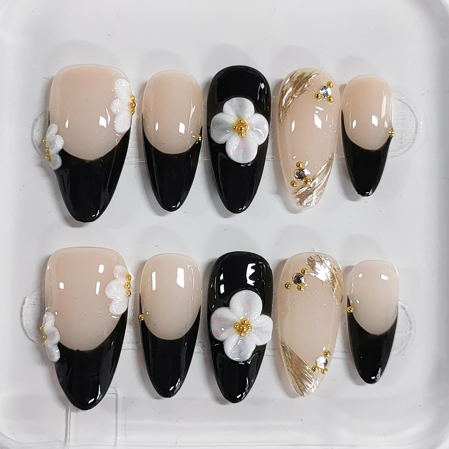 BRKYKGK white flower gold curve design adds delicate sparkle to nails