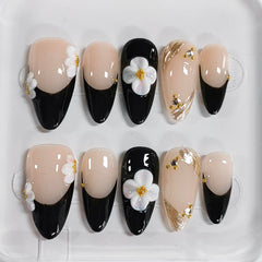 BRKYKGK white flower gold curve design adds delicate sparkle to nails