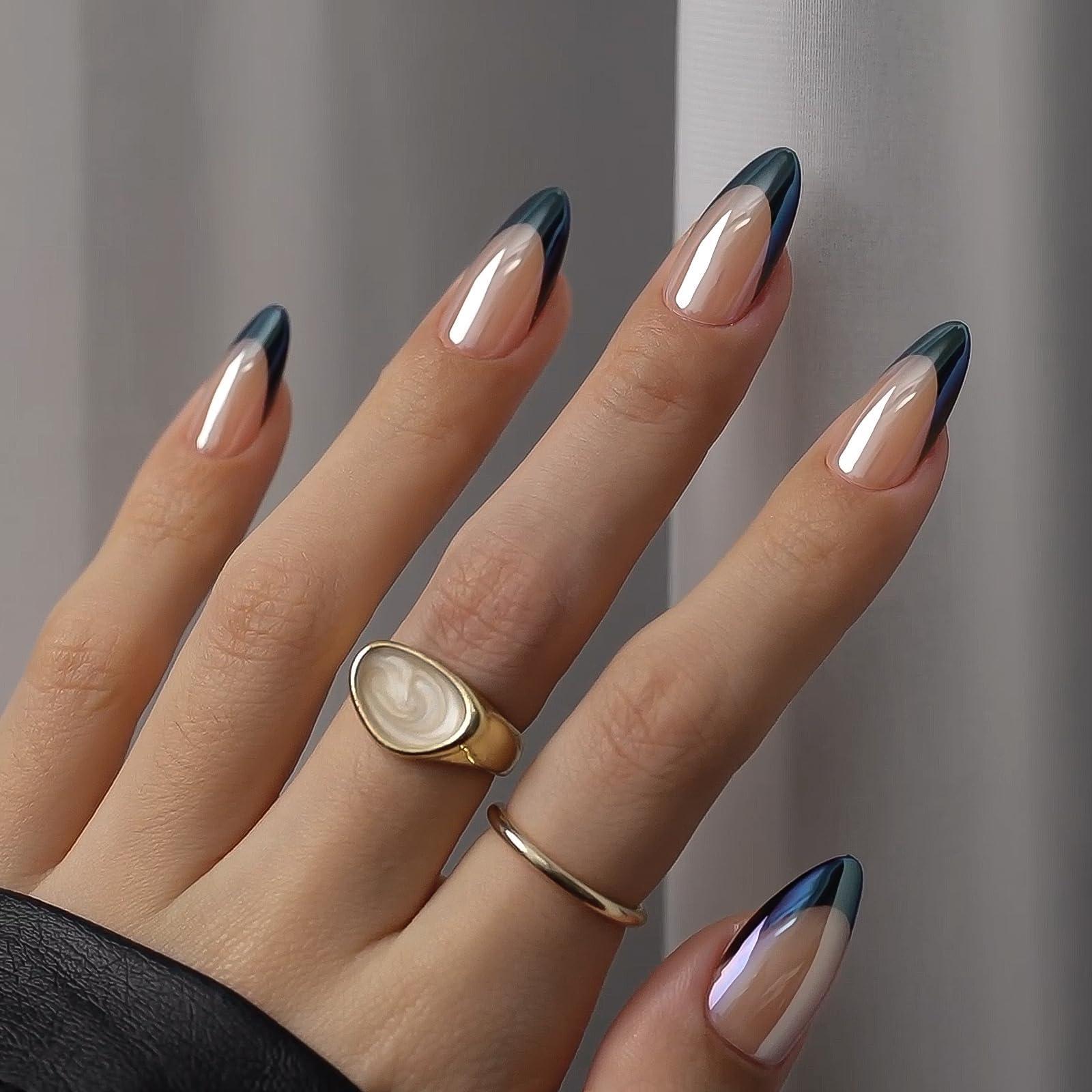 BTArtbox Black Swan nails with French-tip closeup for salon-like shine.
