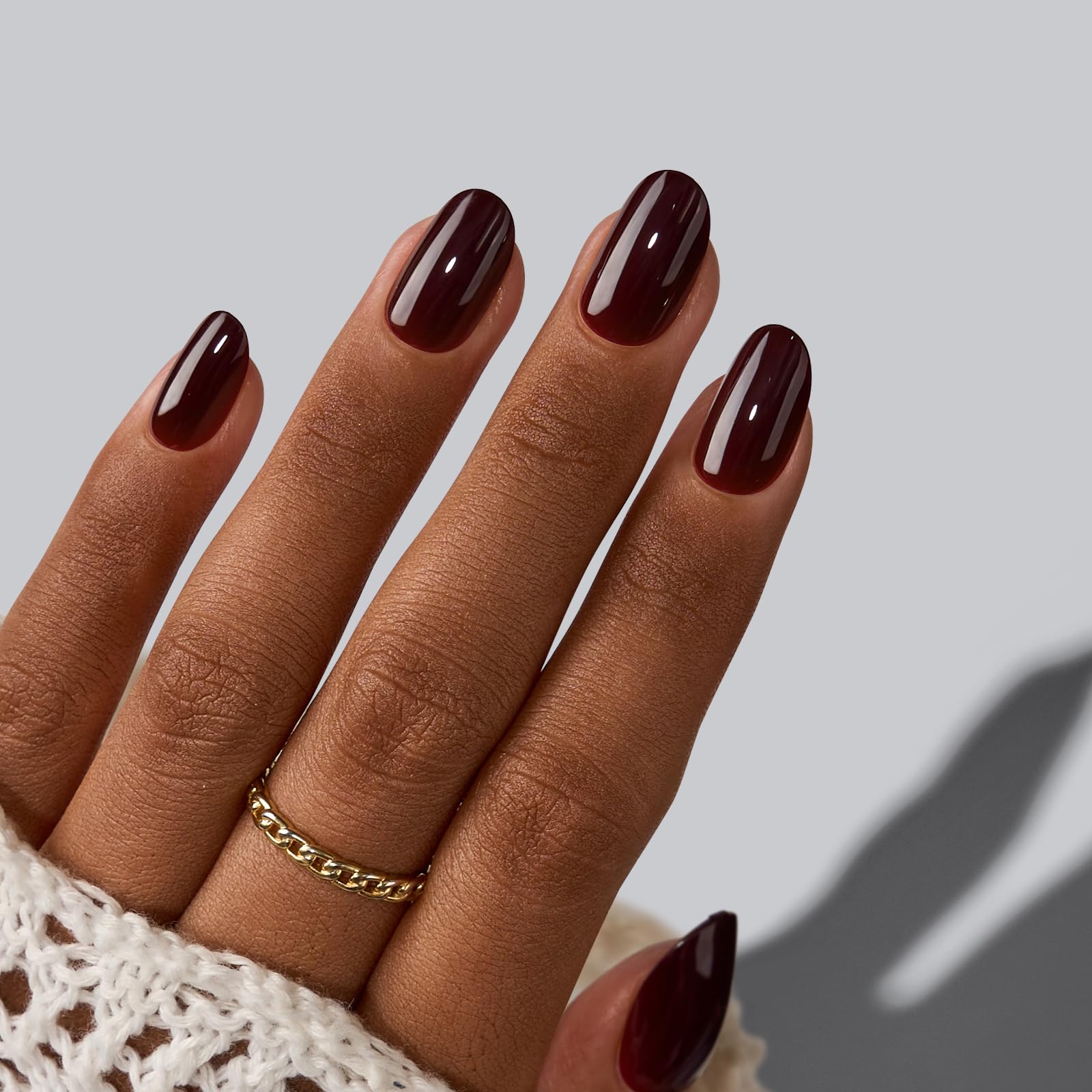 BTArtbox nails on fingers in short oval style for daily use