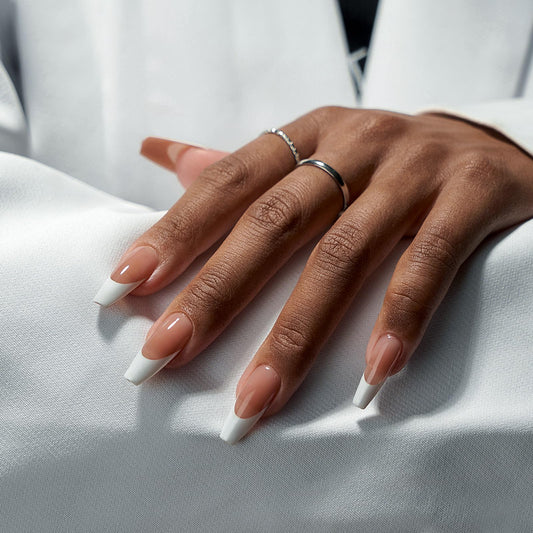 BTArtboxnails XCOATTIPS technology demonstrating curing through tips.