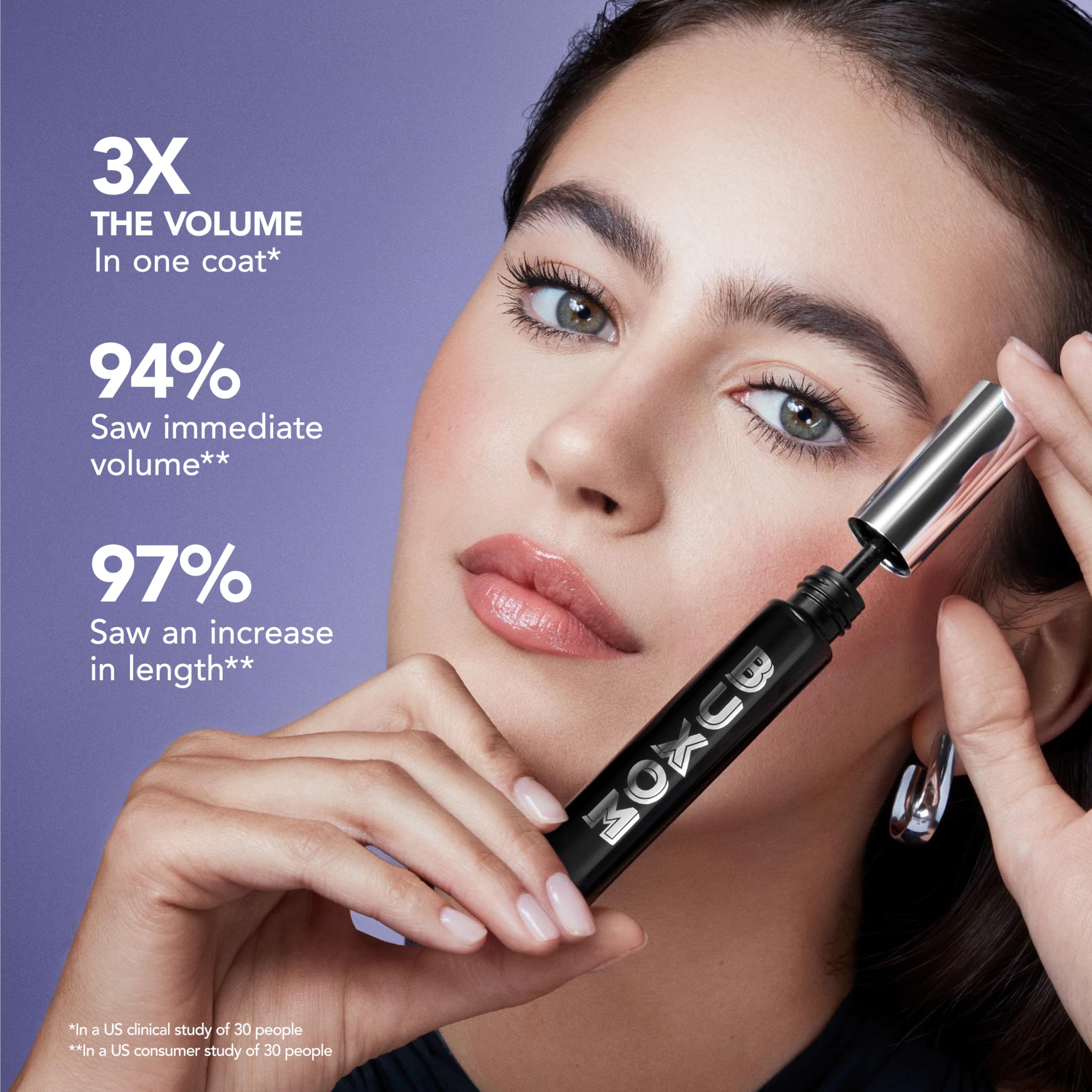Close-up of the dense brush bristles gripping every lash for even coverage.