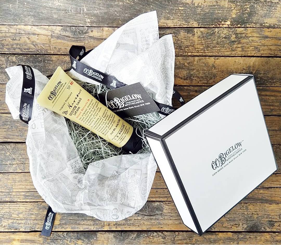 Packaging emphasizes paraben-free, cruelty-free daily care for hands.