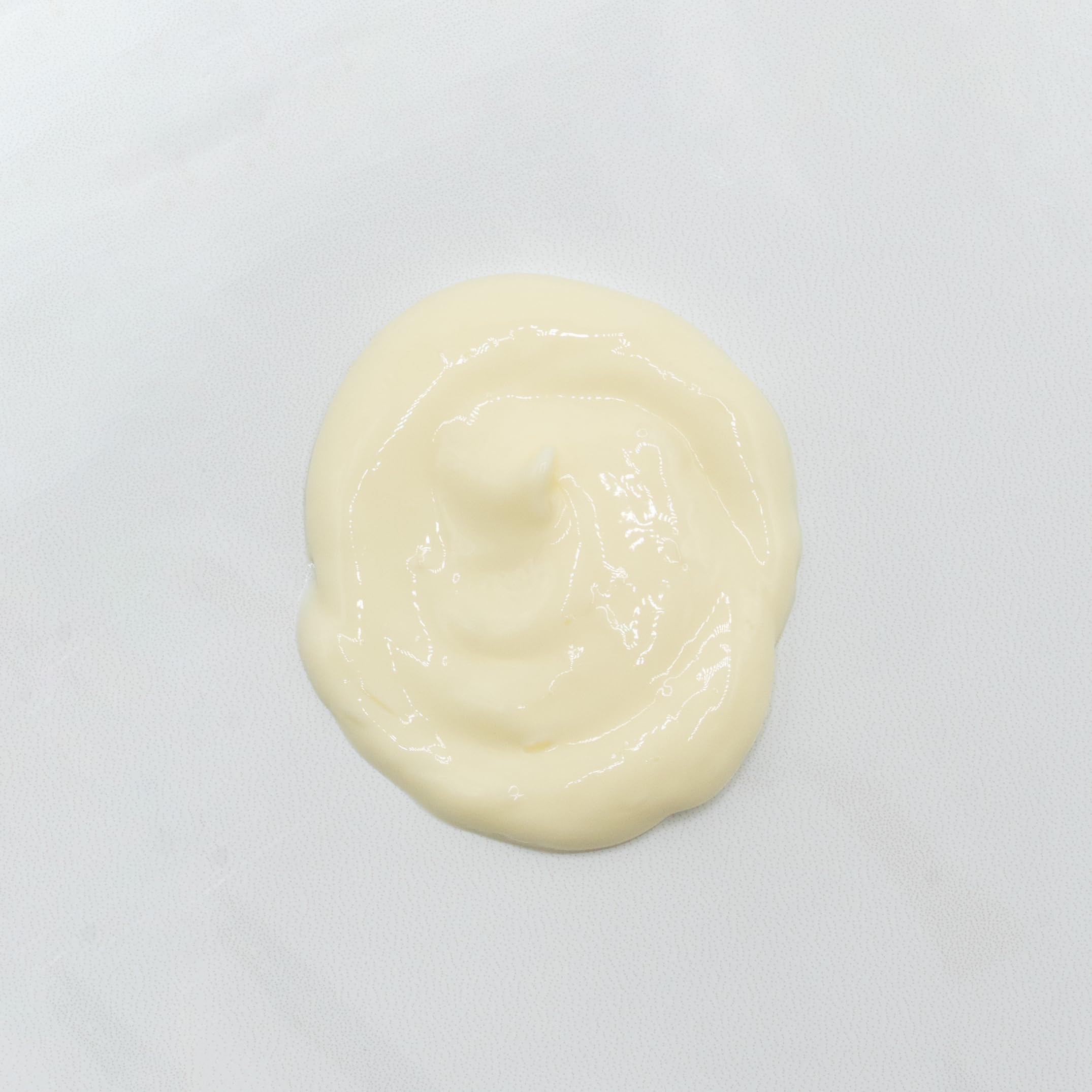 Lemon fragrance note complements daily scent layering with other products.