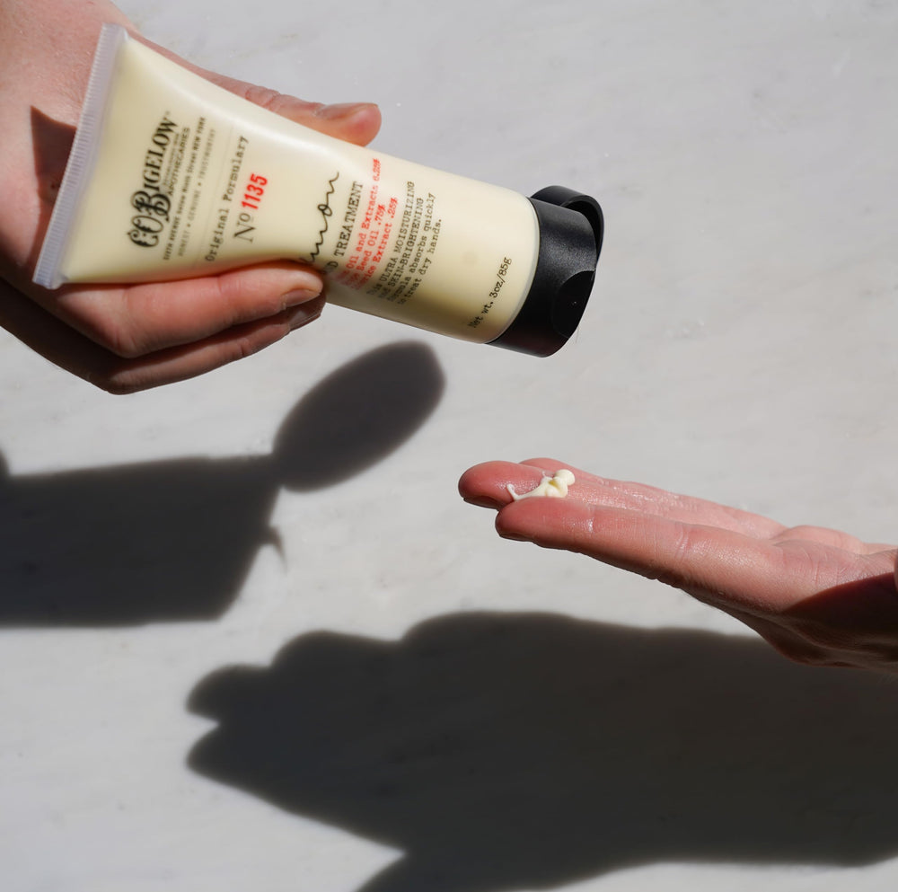 Product label emphasizes lemon fragrance and USA-made formula.