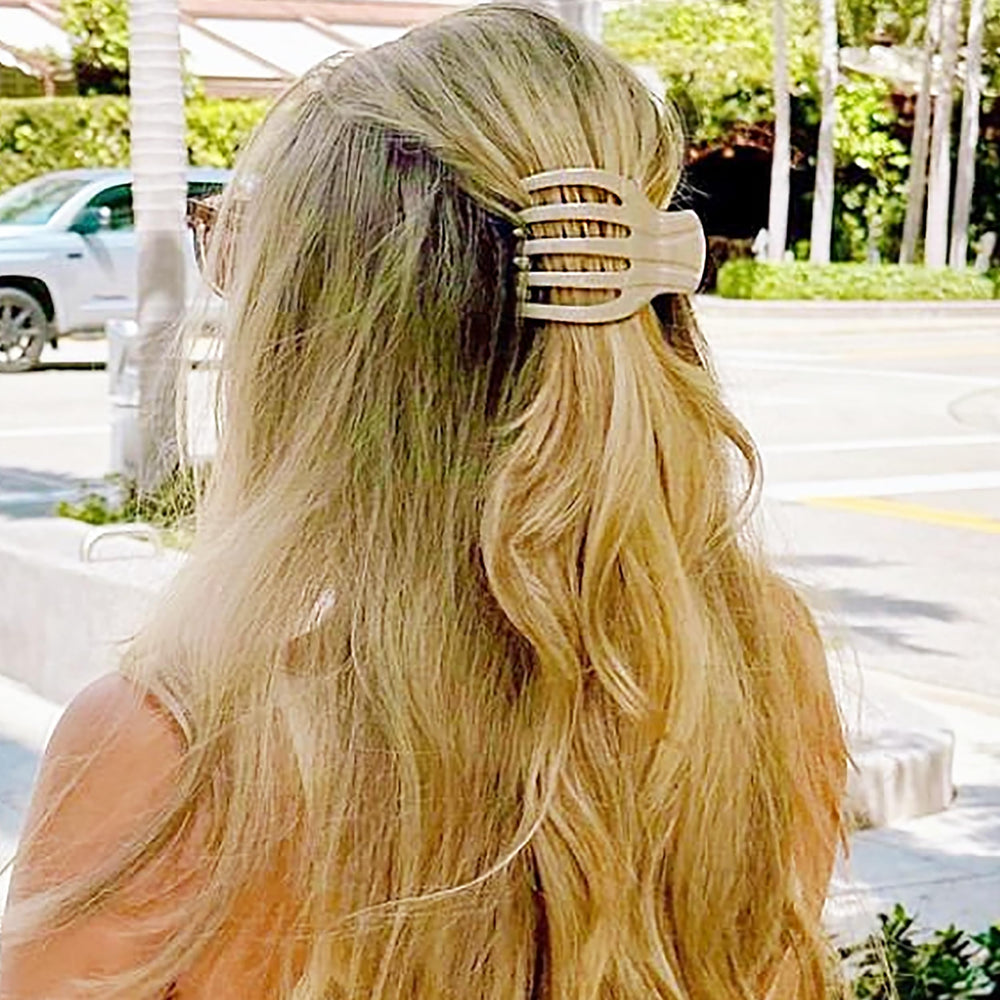 Open jaw close-up of CP3539 clip highlighting strong spring for thick or fine hair