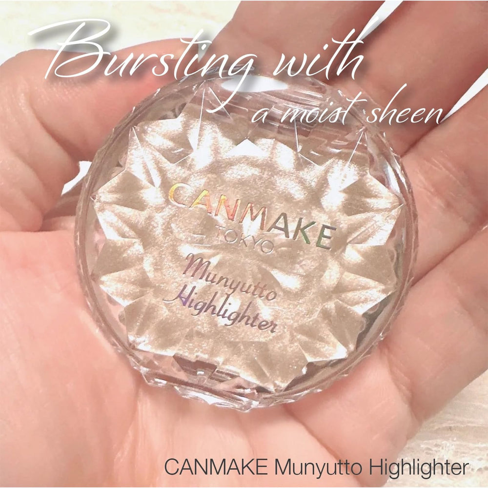CANMAKE Munyutto Highlighter with moisturizing agents keeps skin nourished.