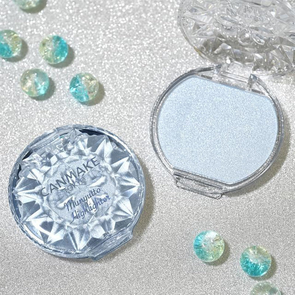 CANMAKE Munyutto Highlighter skin-friendly formula is fragrance-free.