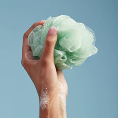 Rich foaming lather delivers a spa-like refresh during showers.