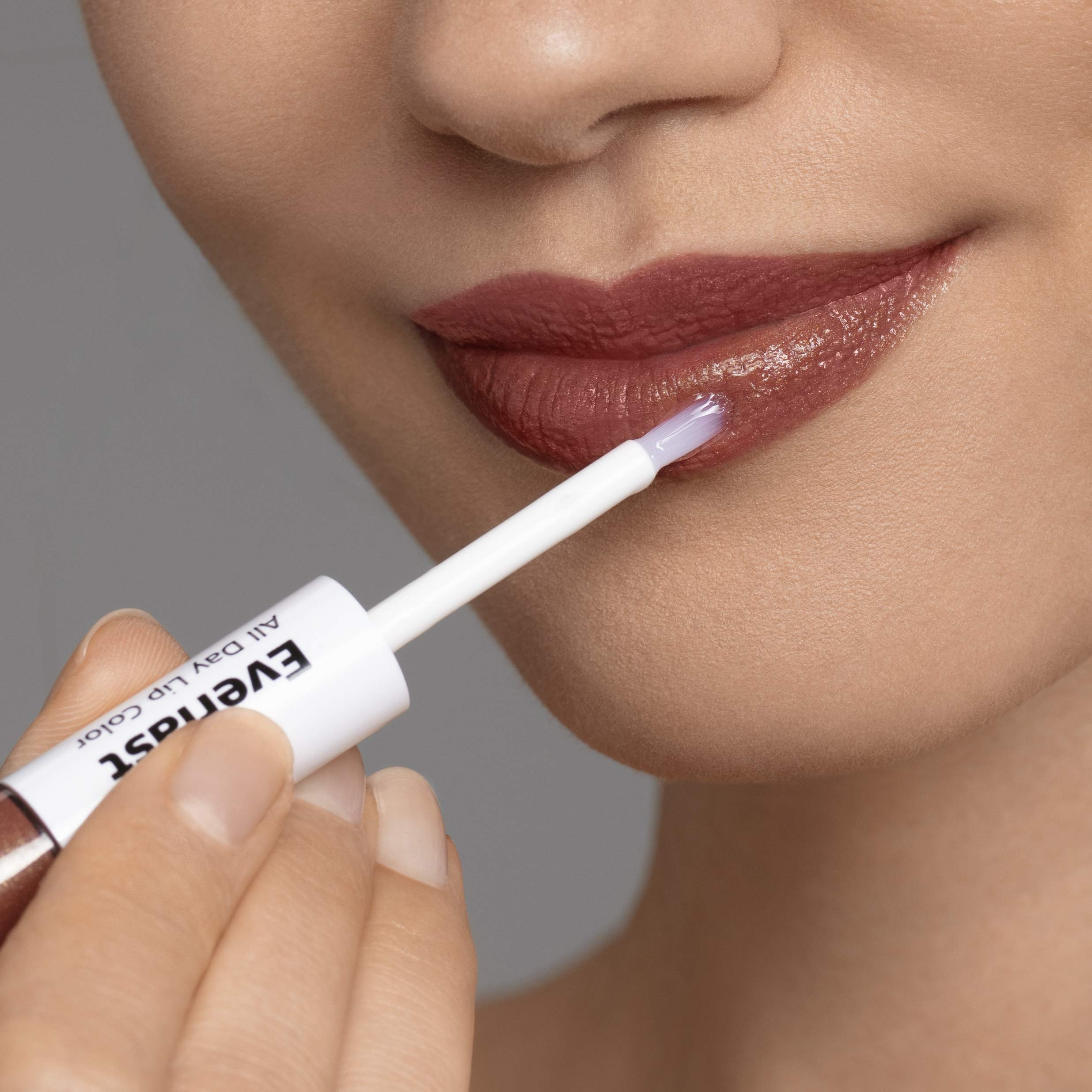 Dual-sided applicator in use for Careline Everlast Milk Chocolate color layer.