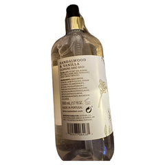 Castelbel Hand Wash Sandalwood Vanilla packaging shot presents a gift-ready bottle.