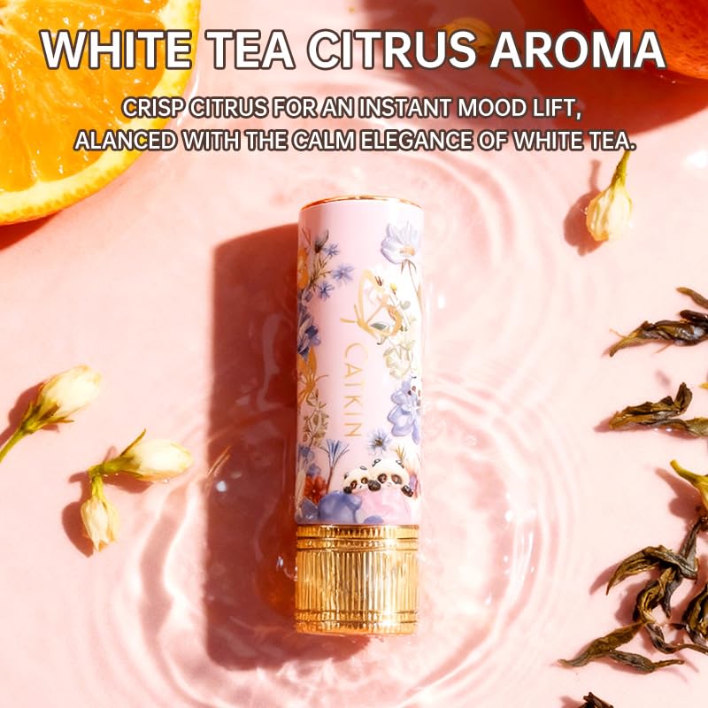 Catkin jojoba oil nourishes and protects dry lips.