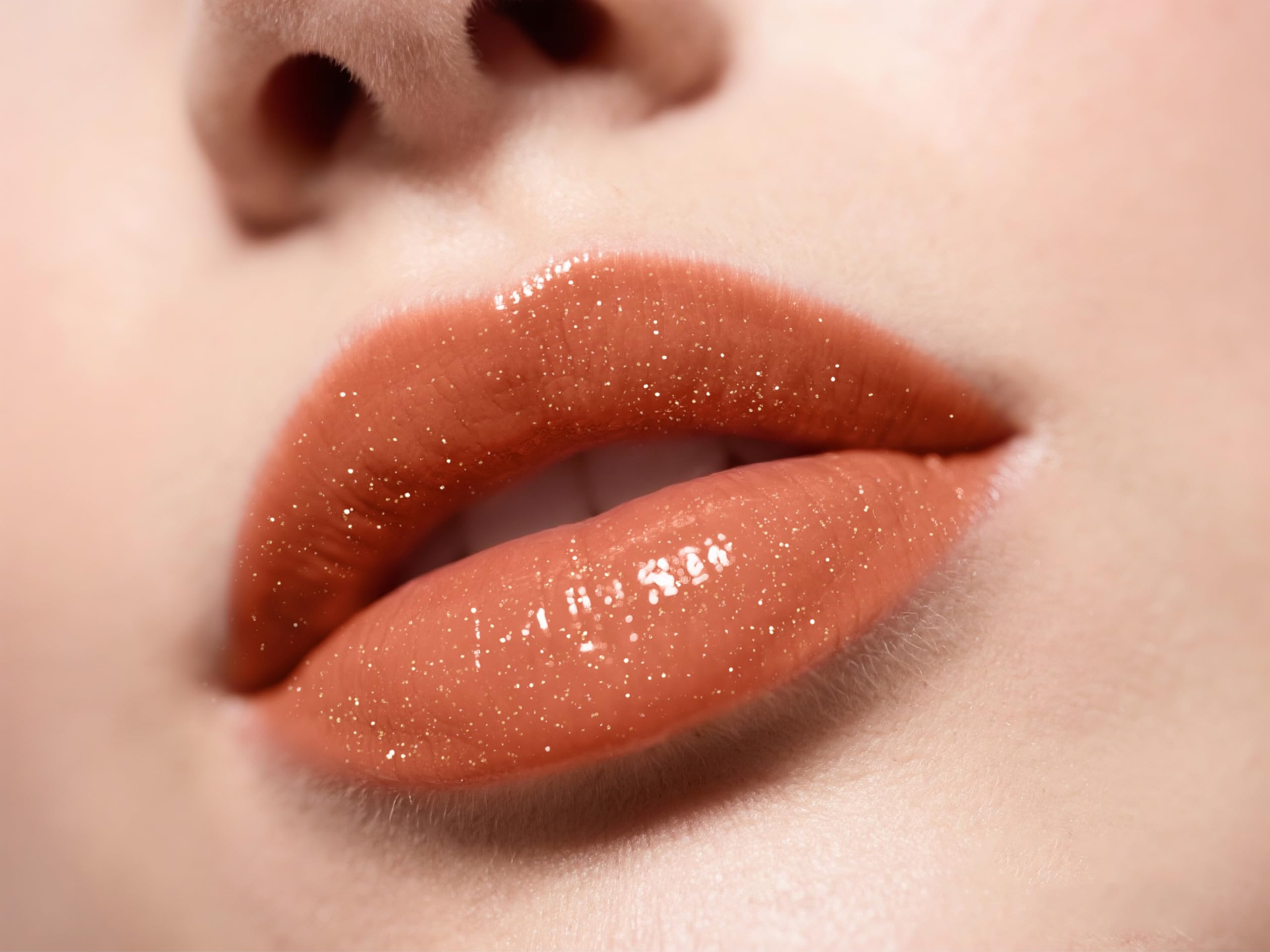 Catkin Moist Lipstick wear on lips shows long-lasting color