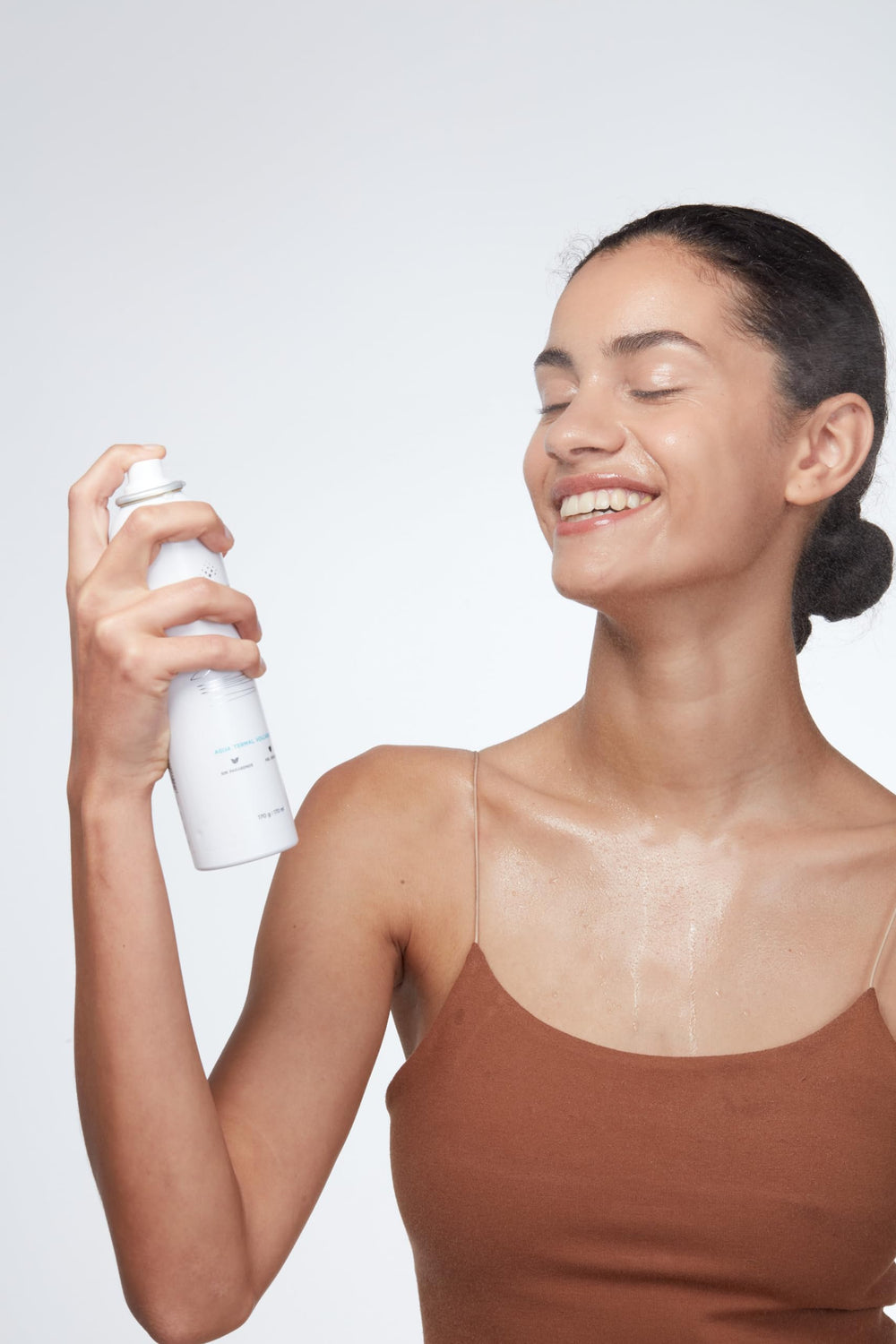 CAVIAHUE Caviahue mineral-rich water spray bottle highlighting mineral benefits