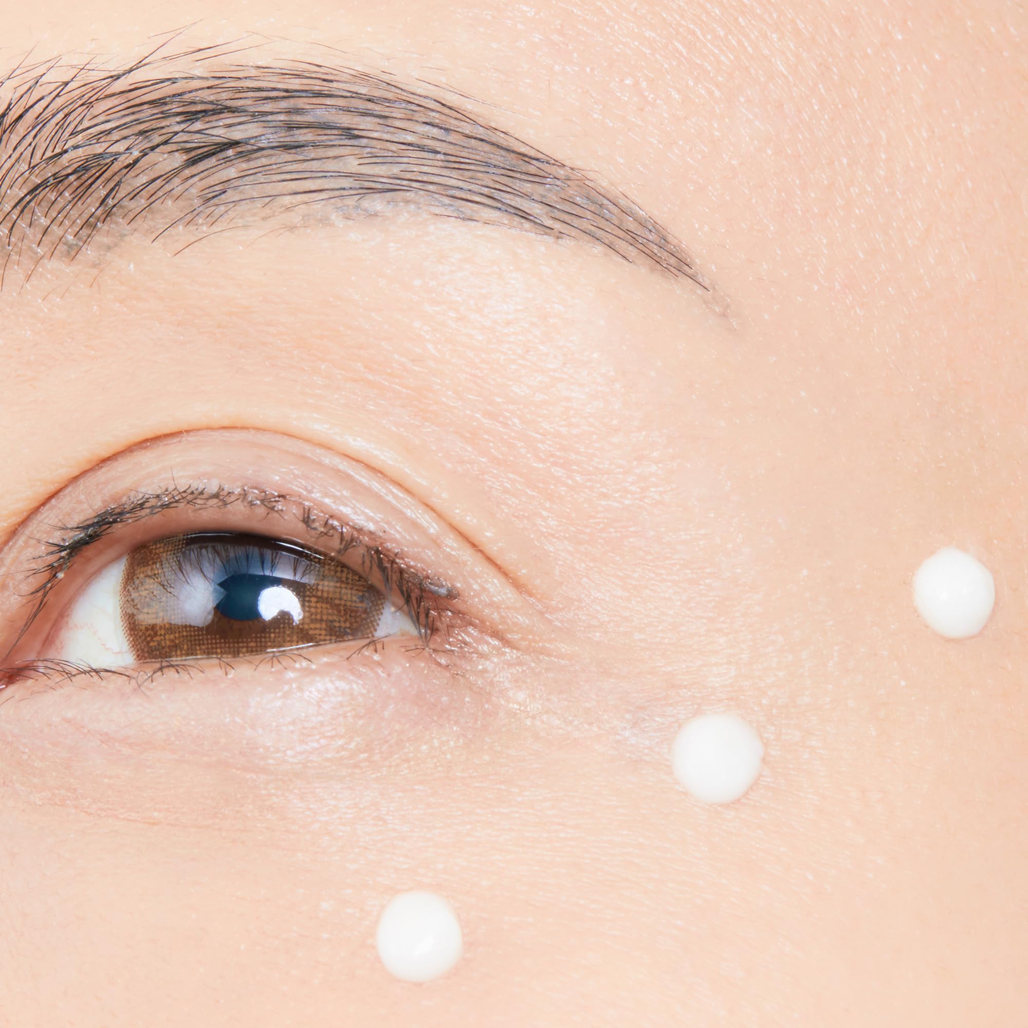 Cellcosmet Cellular Extracts close-up—peptide-driven hydration for eye skin.