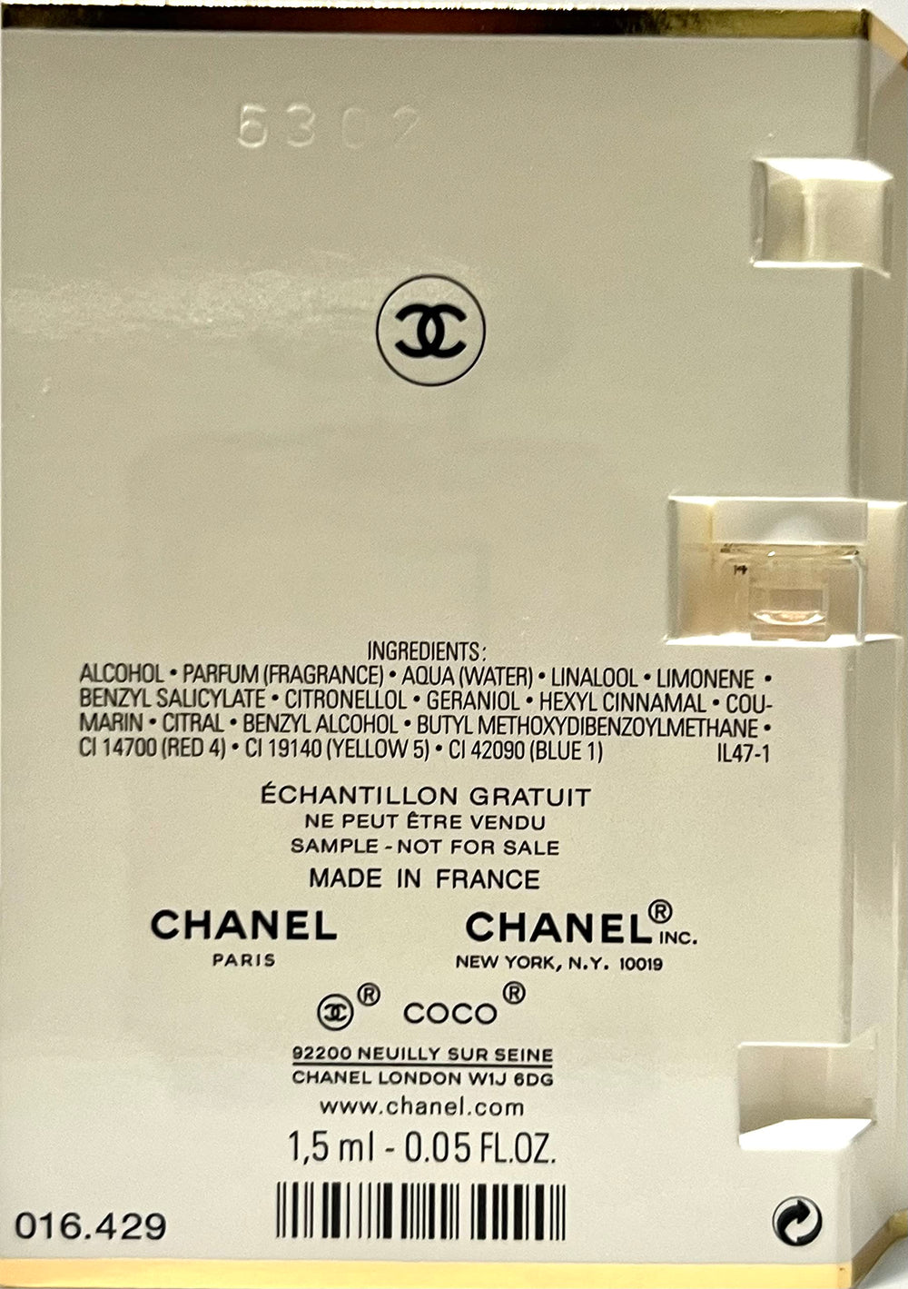 CHANEL Coco Mademoiselle bottle cap close-up highlights design