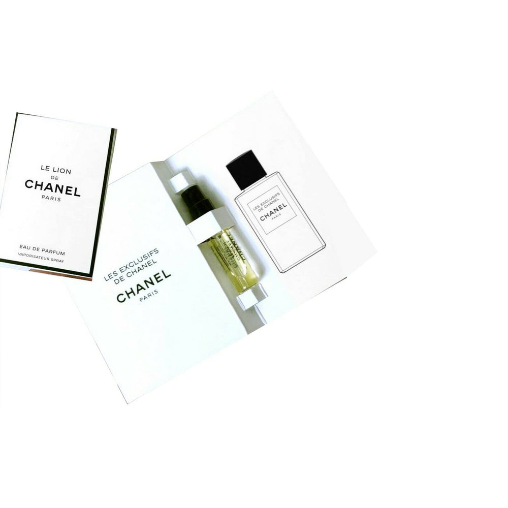 CHANEL Le Lion mini vial spray emphasizes easy application anywhere.