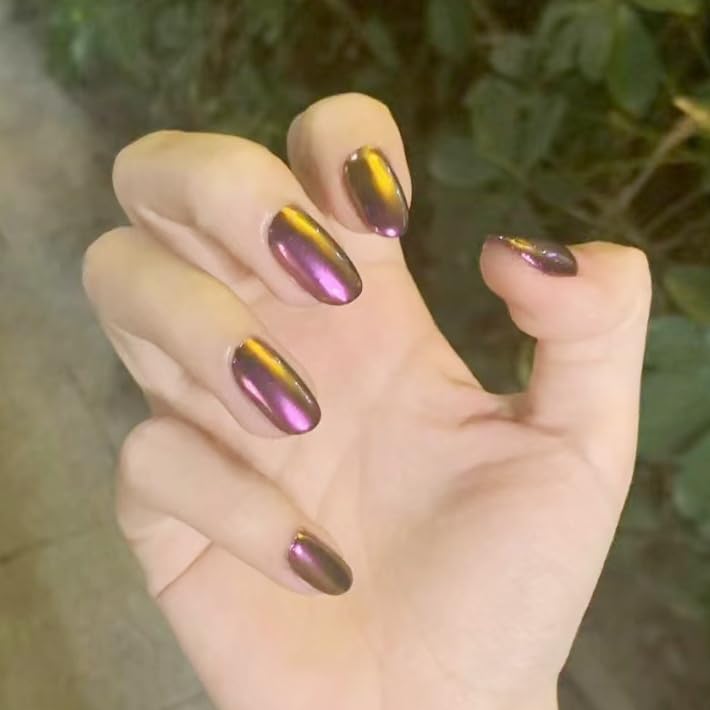 CHARMING MAY Chrome powder with fine glitter creates a luxe manicure glow.